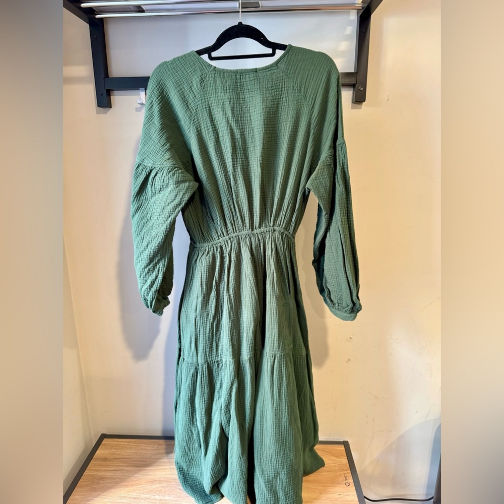 Suunday The Sara Dress in Kombu Green 100% Cotton Muslin - Picture 4 of 8